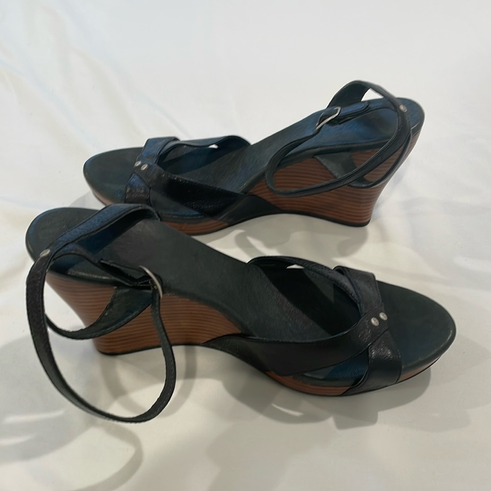 UGG Wedge sandals size 9 GUC